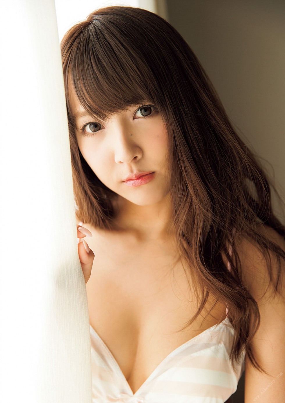 Photobook-2015-12-18-Yua-Mikami-三上悠亜-Here-You-Are-0020-5555090942.jpg