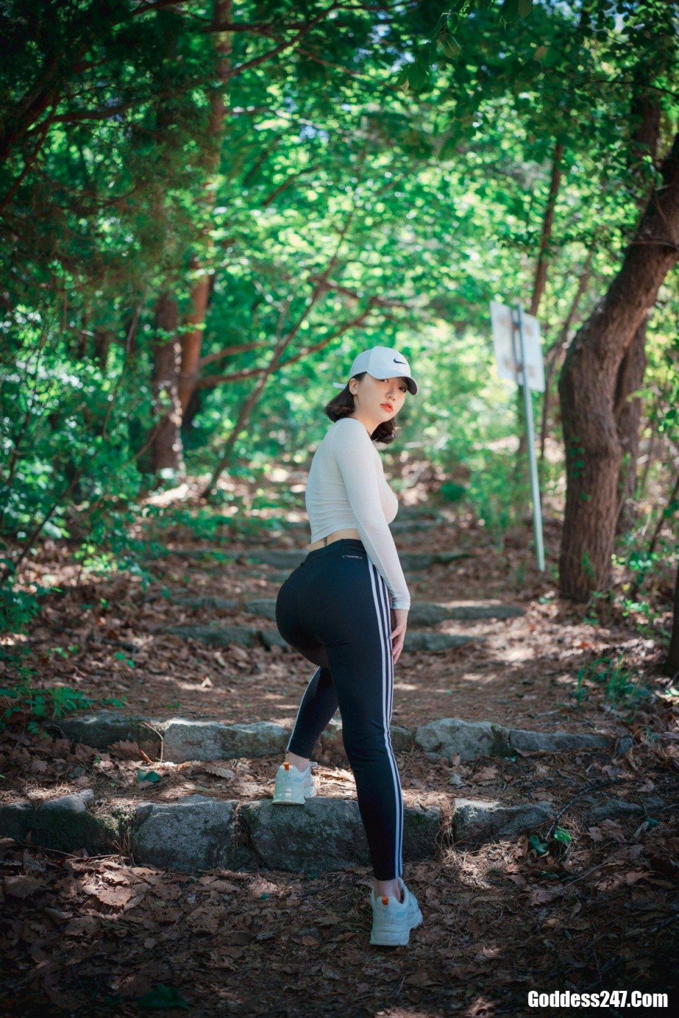 DJAWA-손예은-Naughty-Trekking-B-140.jpg