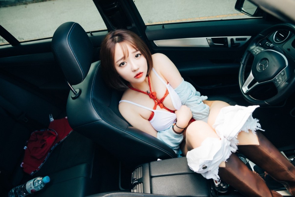 Loozy-Son-Ye-Eun-손예은-SM-CarXXX (19).jpg