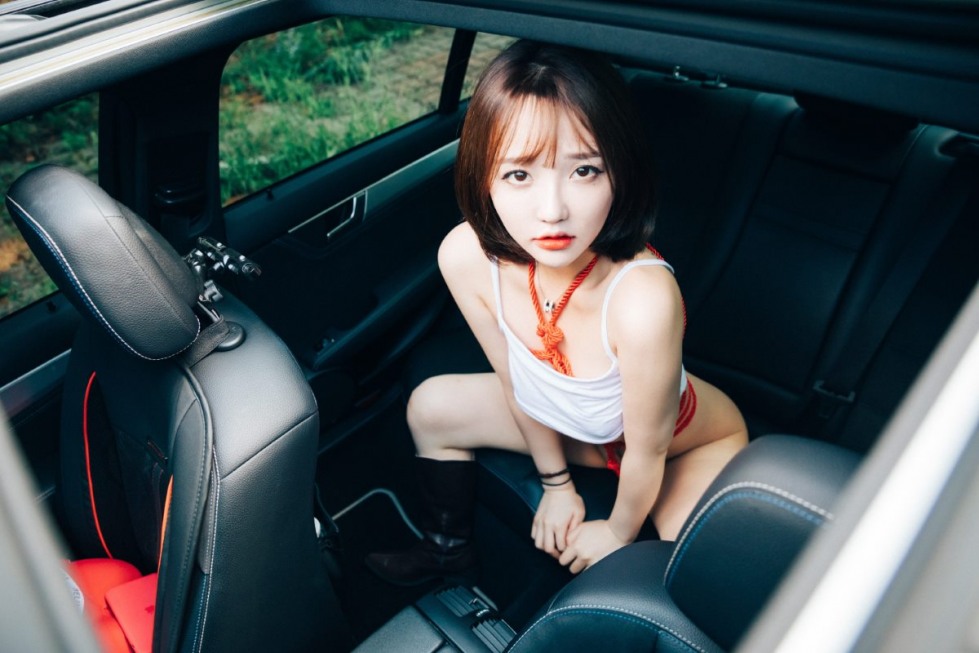 Loozy-Son-Ye-Eun-손예은-SM-CarXXX (41).jpg