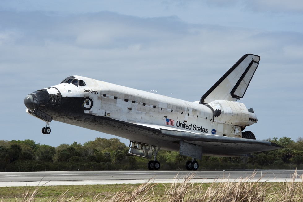 STS-133_landing_at_Kennedy_Space_Center_17.jpg