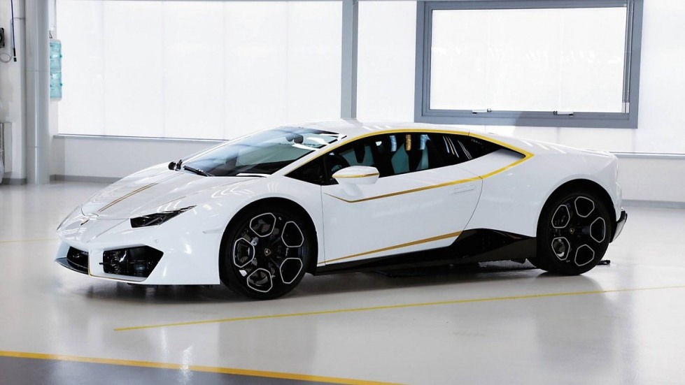 lamborghini-huracan-signed-by-pope.jpg