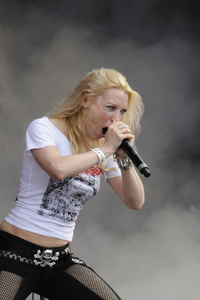 angela gossow (3).jpg