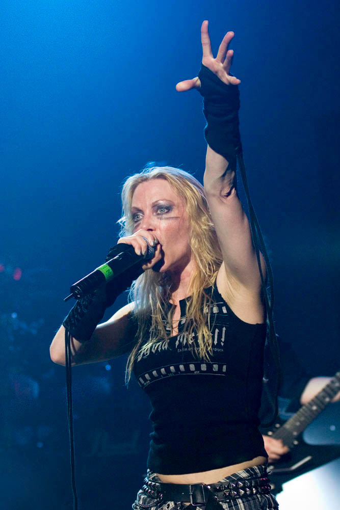 angela gossow (1).jpg