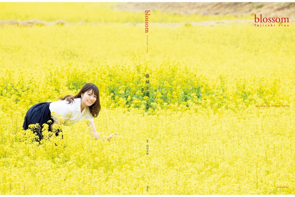 Photobook-Rina-Fujisaki-藤崎里菜-Blossom-No-Watermark-0001-8857412402.jpg